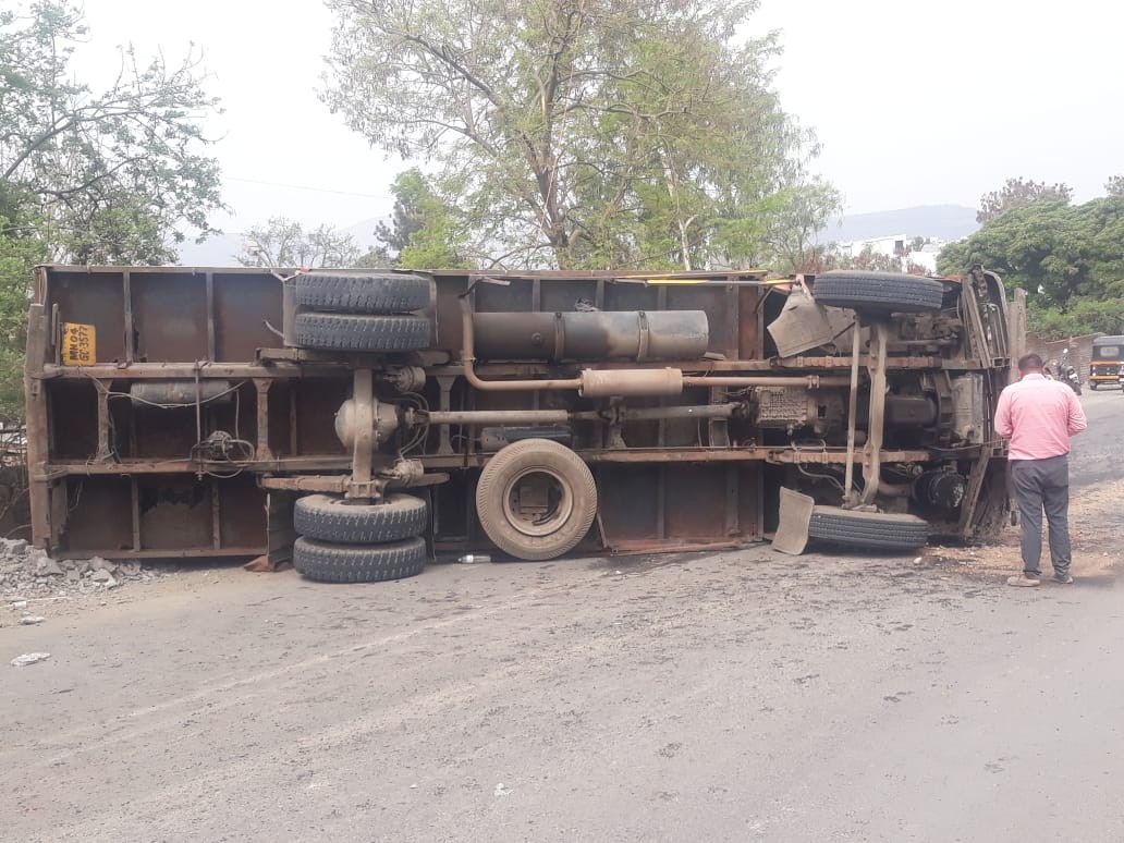 पिरंगूट घाटात अपघात, कंटेनर पलटी, एक जणाचा मृत्यू,तीन ते चार जण जखमी