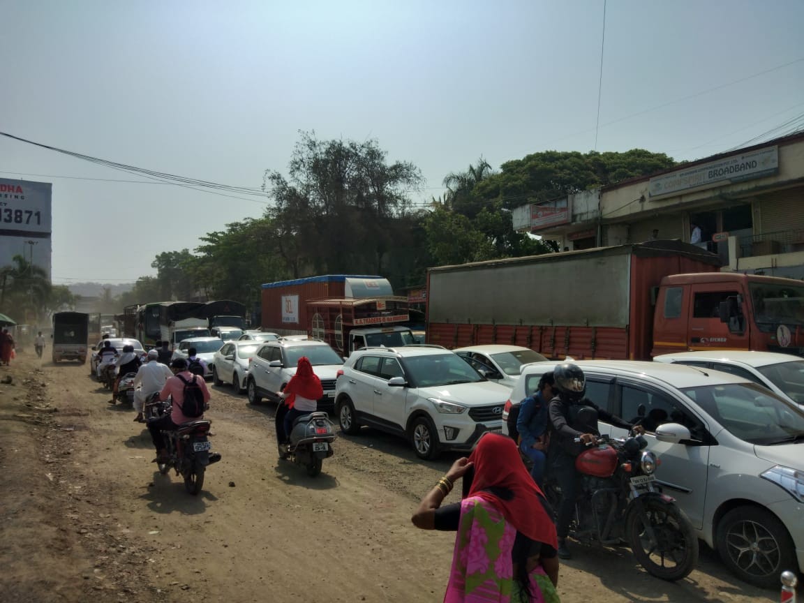 पिरंगूट गावात मुख्य रस्त्याचे काम सुरू : मोठी वाहतूक कोंडी