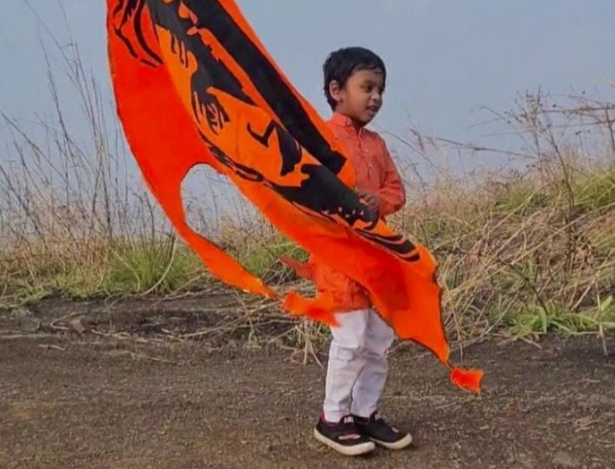 तीन वर्षाच्या वेद मारणे याने सर केला दुर्गम तुंगी किल्ला