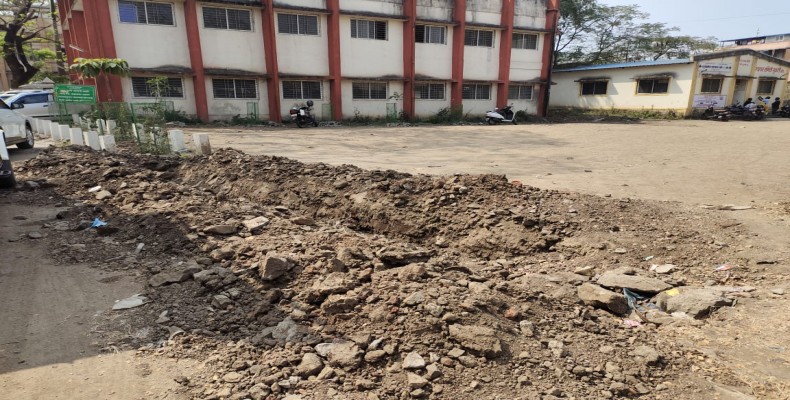 मुळशी पंचायत समिती आवारातील पार्किंग म्हणजे असून अडचण अन नसून खोळंबा