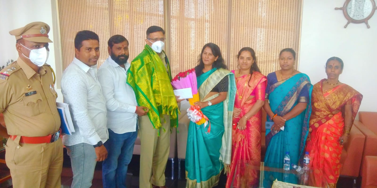 एक वर्षात बलात्कारातील आरोपीला फाशीची शिक्षा : शिवसेना महिला आघाडीकडून पोलिस अधिक्षक डाँ. अभिनव देशमुख यांचा सत्कार