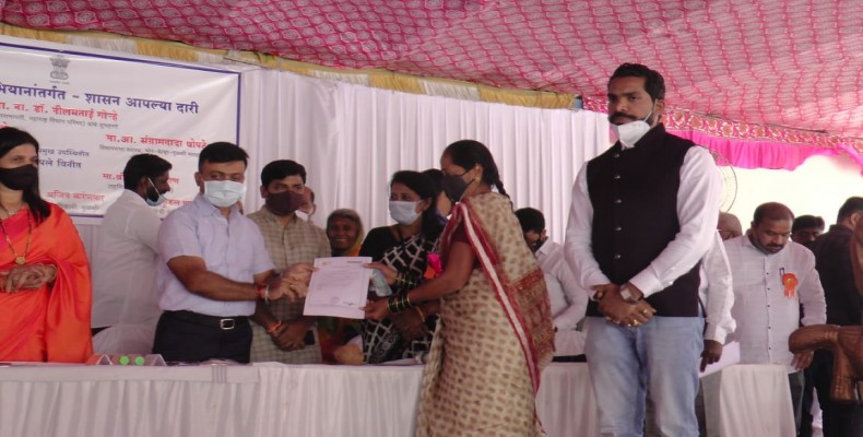 शासन आपल्या दारी ठाकरे सरकार घरोघरी या उपक्रमाने हजारो नागरिकांचे प्रश्न मार्गी लागले.